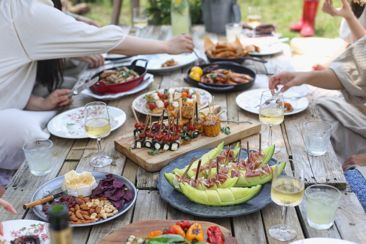 Getting Kids To Help Set The Table As A Real Habit